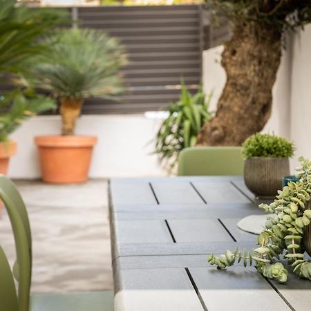 Stylish City Apartment Split Exterior photo