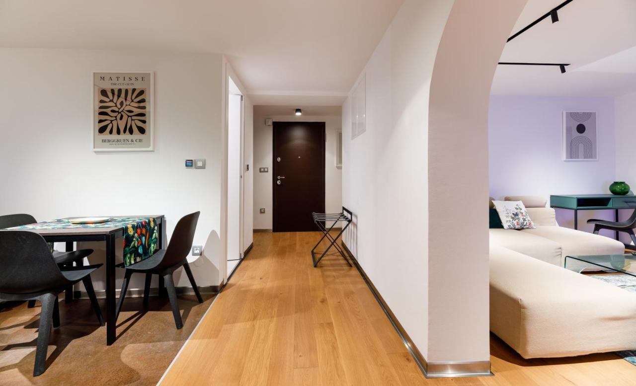 Stylish City Apartment Split Exterior photo