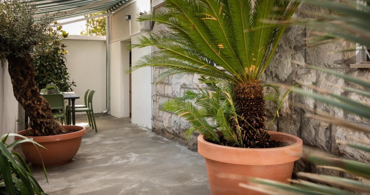 Stylish City Apartment Split Exterior photo