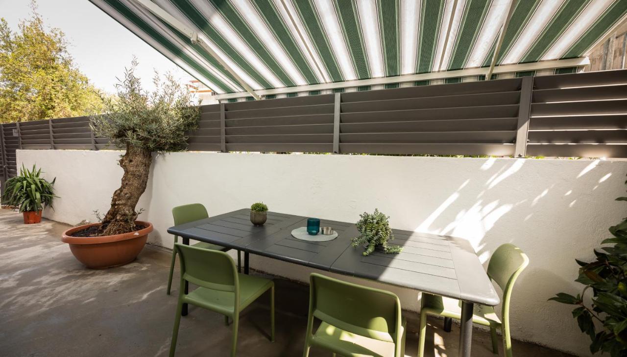 Stylish City Apartment Split Exterior photo