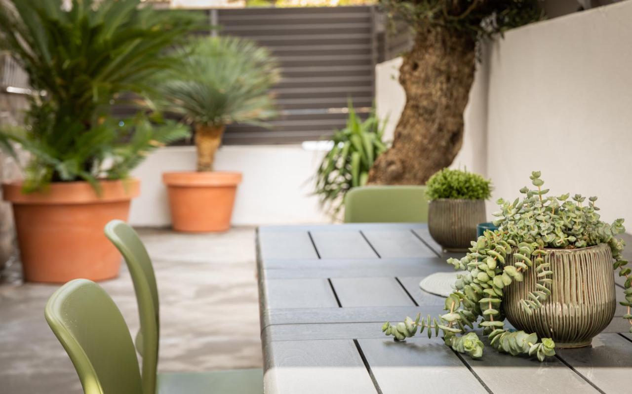 Stylish City Apartment Split Exterior photo