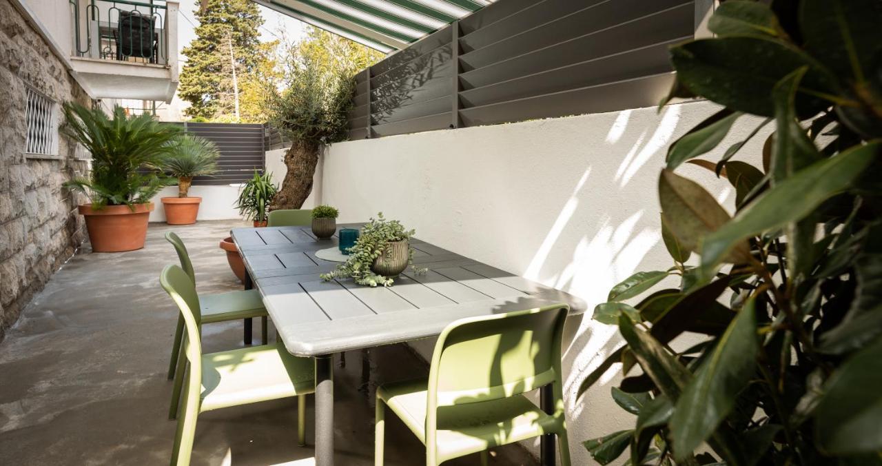 Stylish City Apartment Split Exterior photo